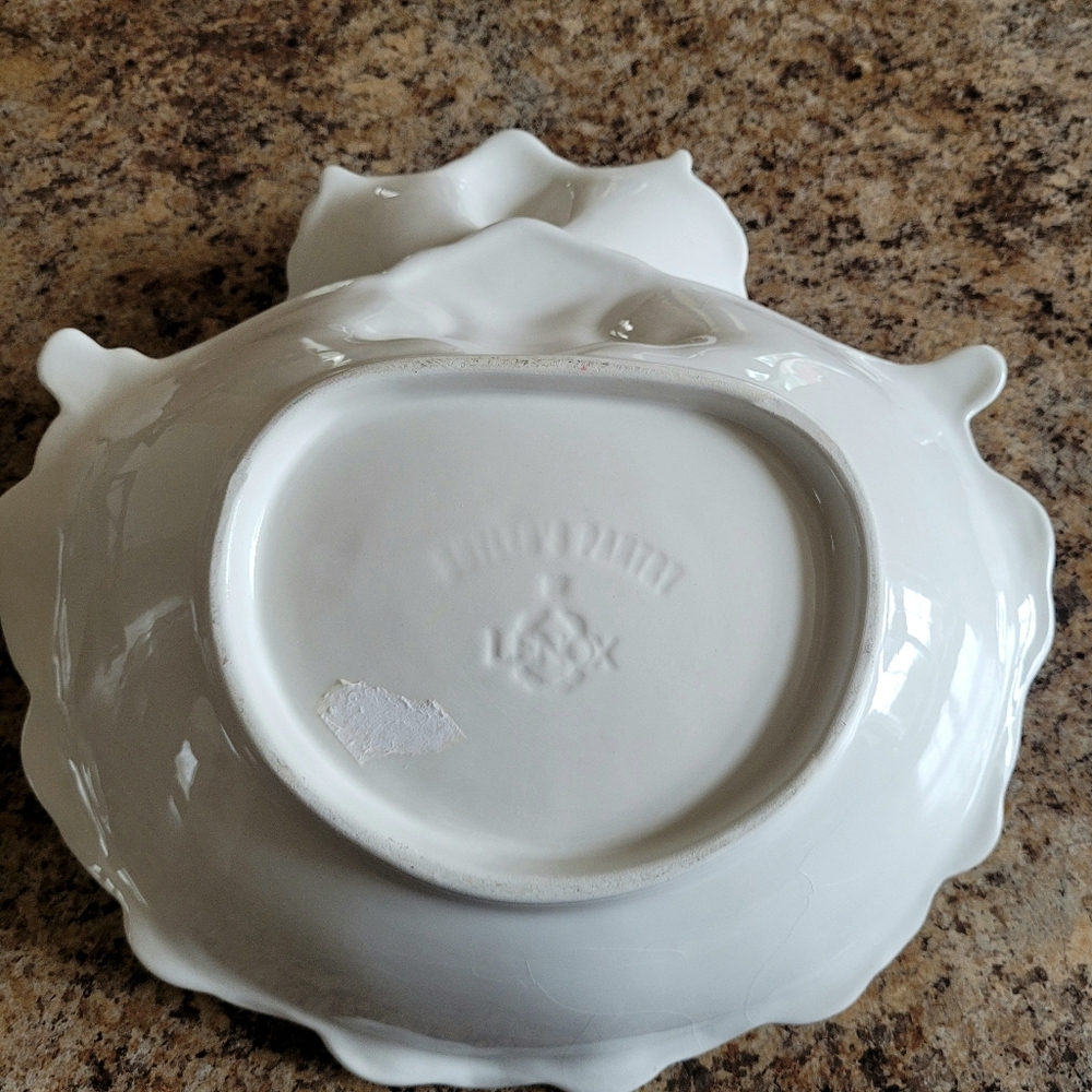 Lenox BUTLER'S PANTRY 2-Tier Embossed Seashell Design Server - Picture 6 of 10
